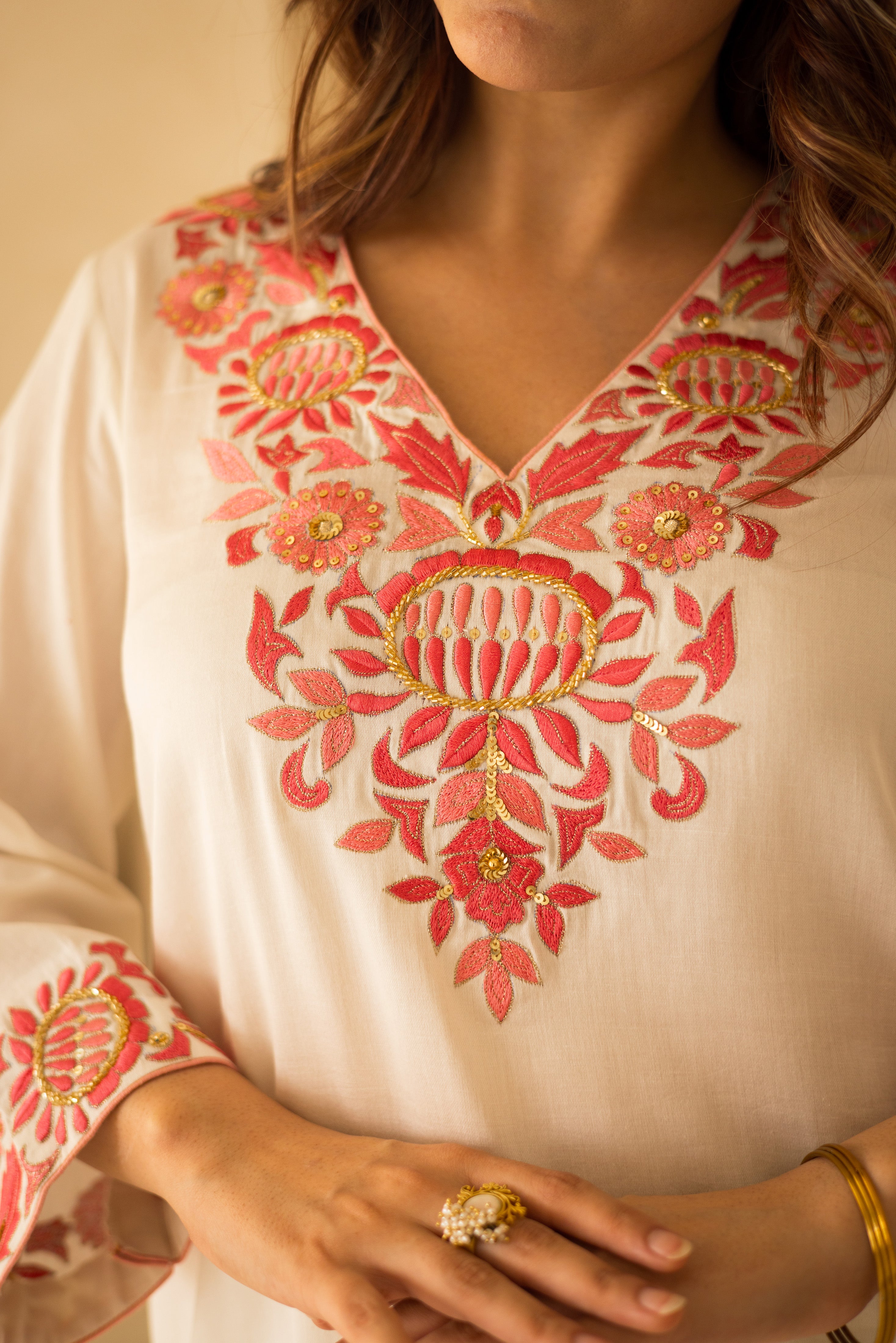 Ivory embroidered kurta set - Set of 2