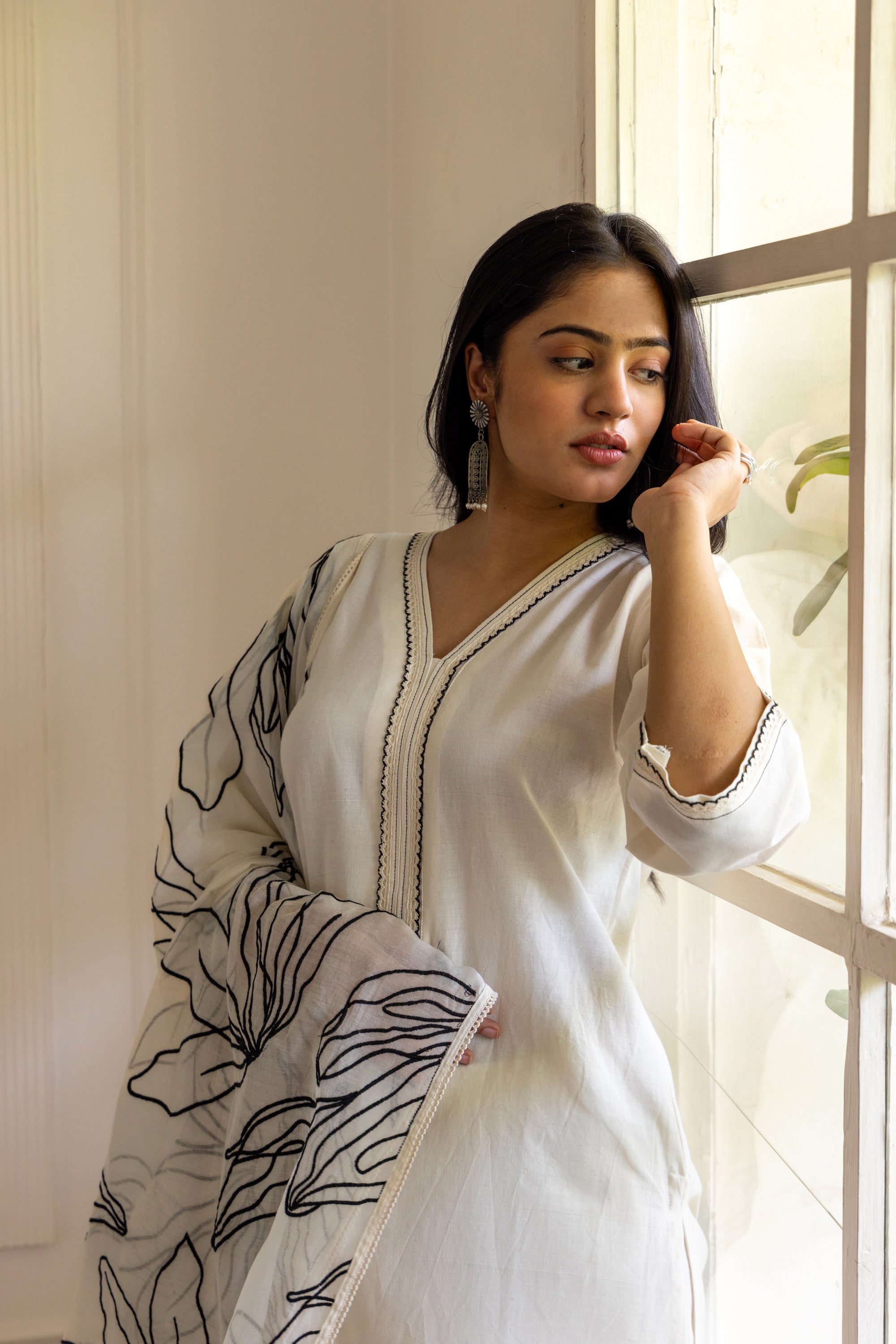 Offwhite cotton black chanderi embroidered dupatta set
