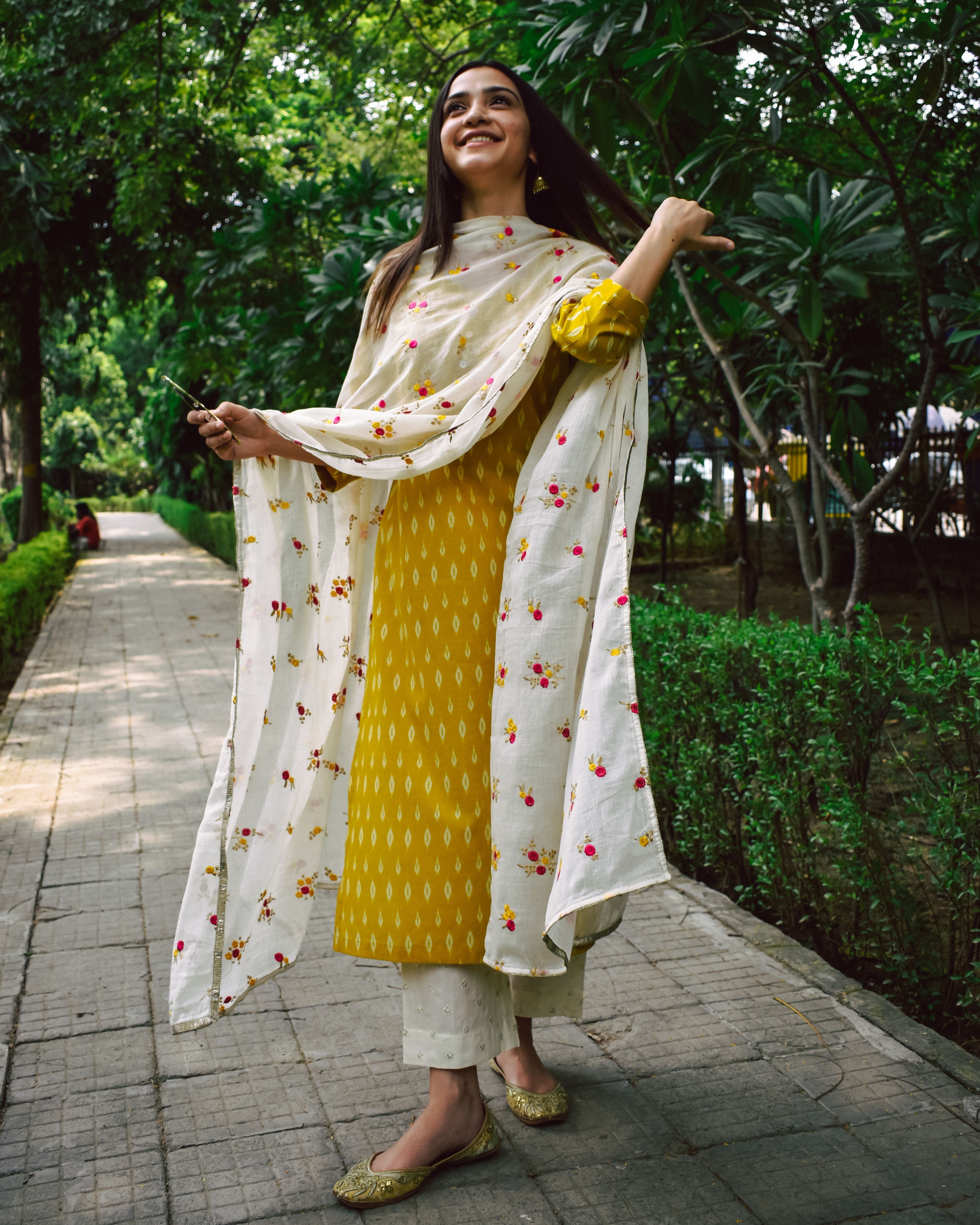 Dandelion ikat printed cotton set
