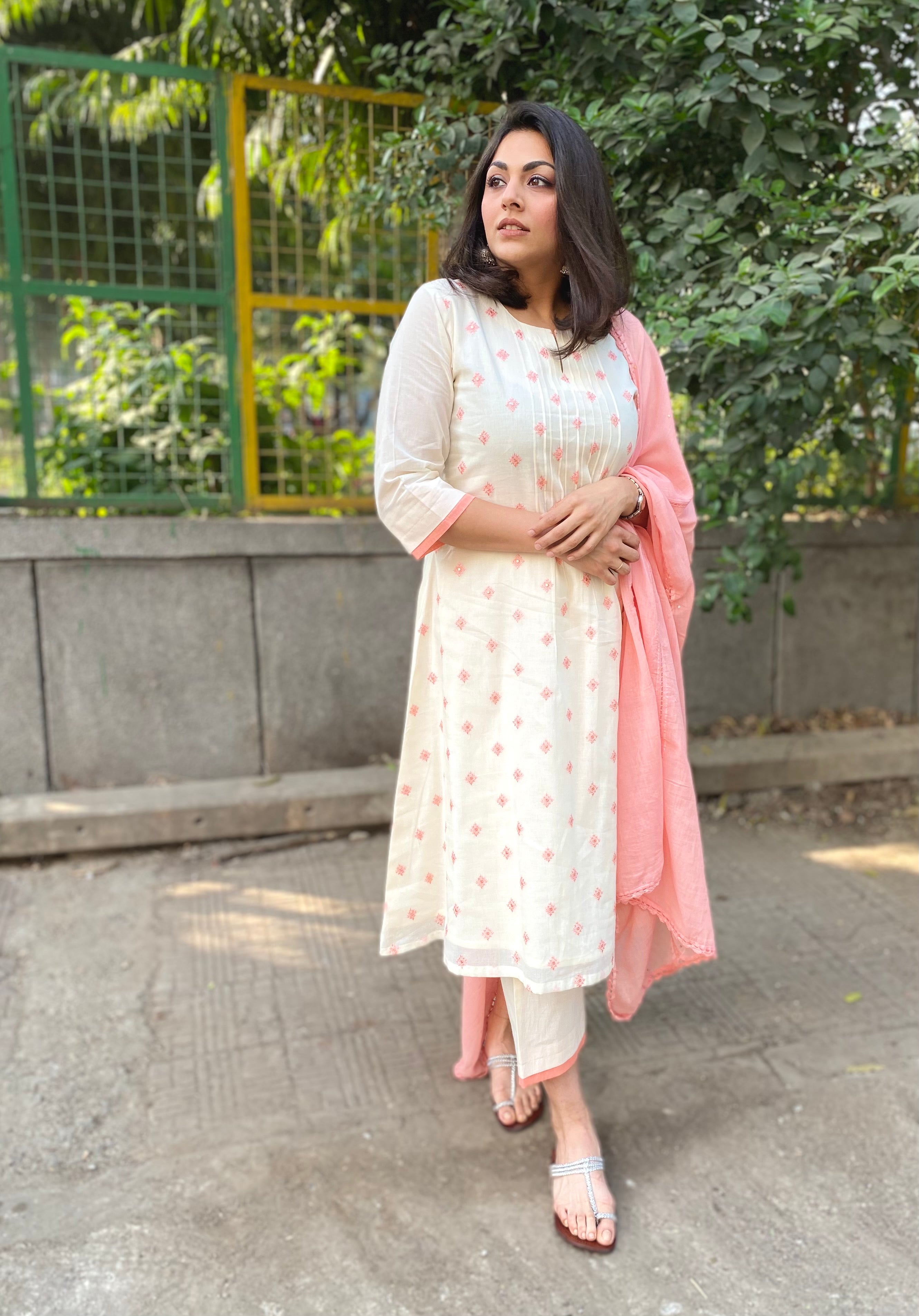 Offwhite and peach mul set